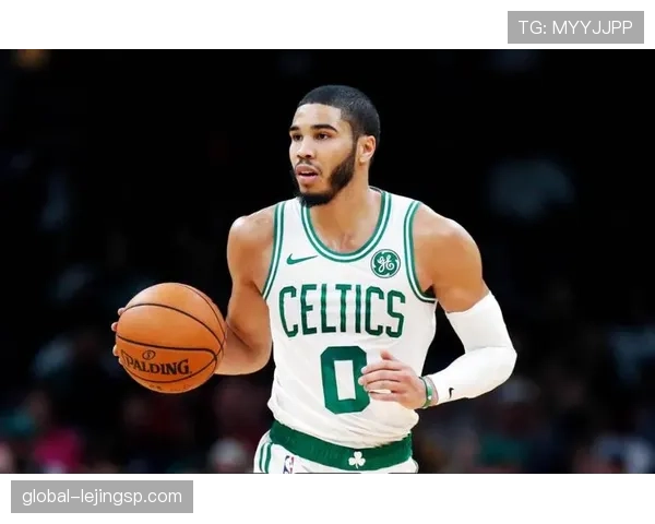 杰森·塔图姆单打效率提升显著，关键时刻得分拉开与浓眉差距