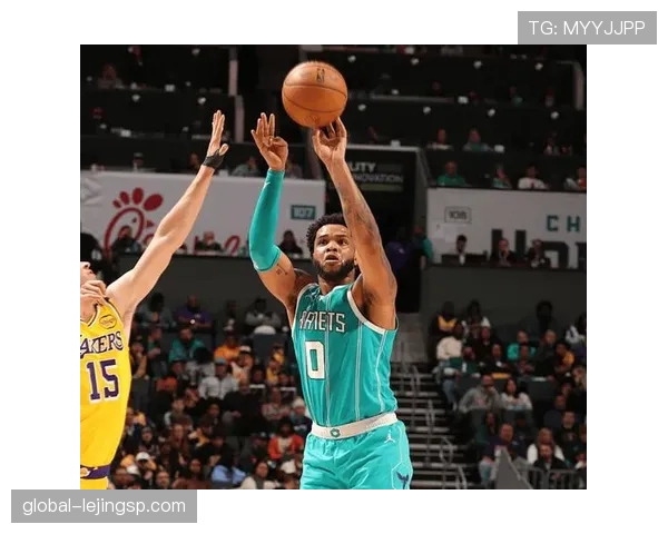 布里奇斯无球防守压制詹姆斯 助力球队稳定防线提升效率